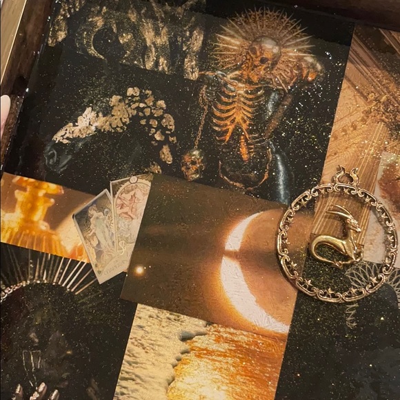 ❌SOLD❌ Gold theme decorative tray - Picture 4 of 8